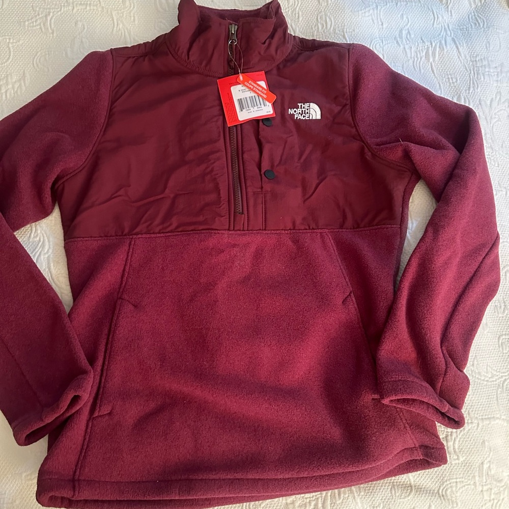 North Face Tundra Pullover (Small) NWT